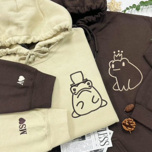 Custom Embroidered Frog King and Queen Matching Hoodies for Couples, Personalized Couple Sweatshirt, Couple Embroidered Sweatshirt, Valentine's Day Gifts Idea For Him Her - Image 4